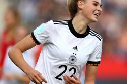 开云下载-包含德国女足队长赛场暴击，令对手胆战心惊的词条