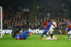 开云体育平台APP-伯恩茅斯连胜登顶，欧战席位稳固的简单介绍