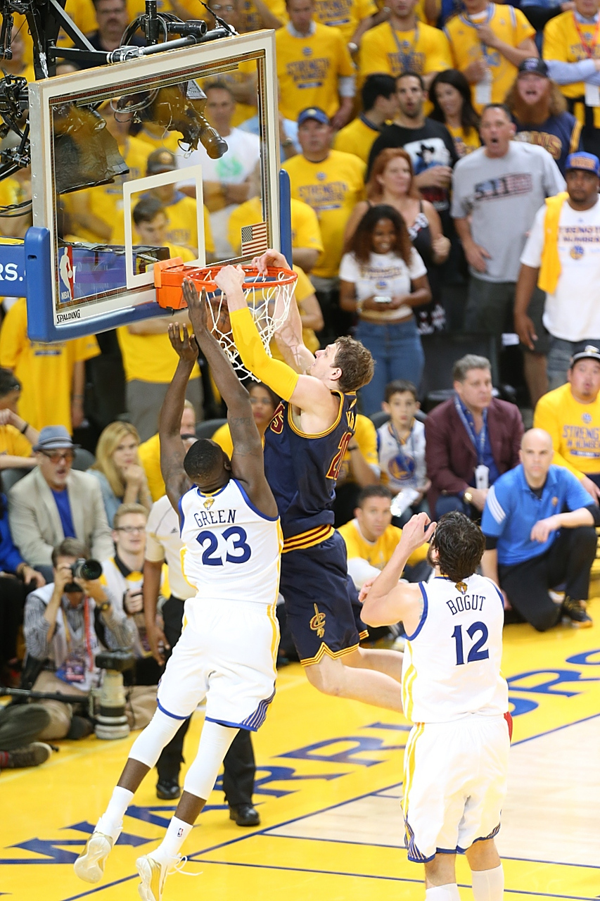 勇士力克独行侠，取得必要胜利