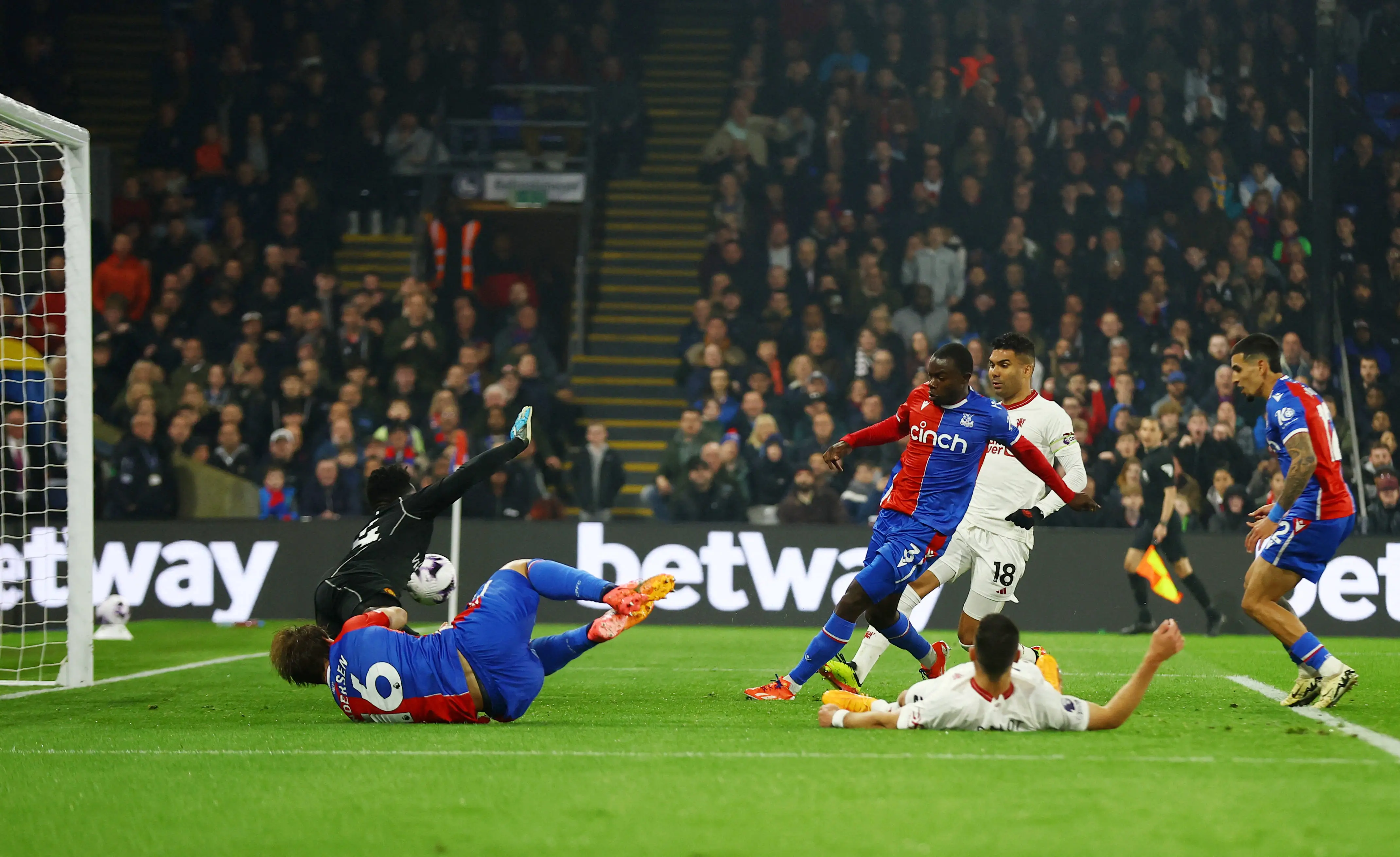 伯恩茅斯连胜登顶，欧战席位稳固的简单介绍