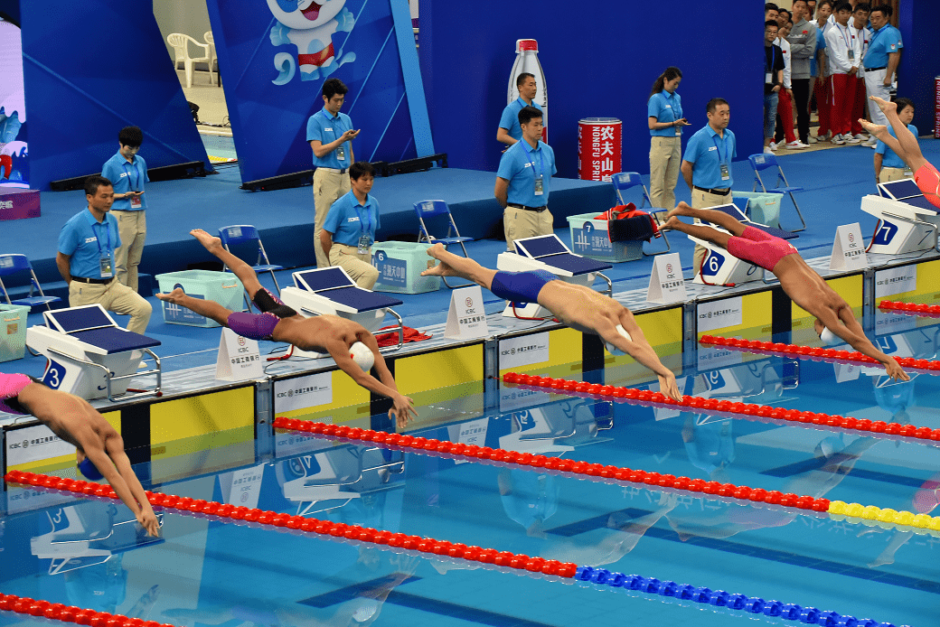 明日之星新秀们集结球场,展开激烈较量的简单介绍 明日之星新秀们集结球场,展开激烈较量的简单介绍