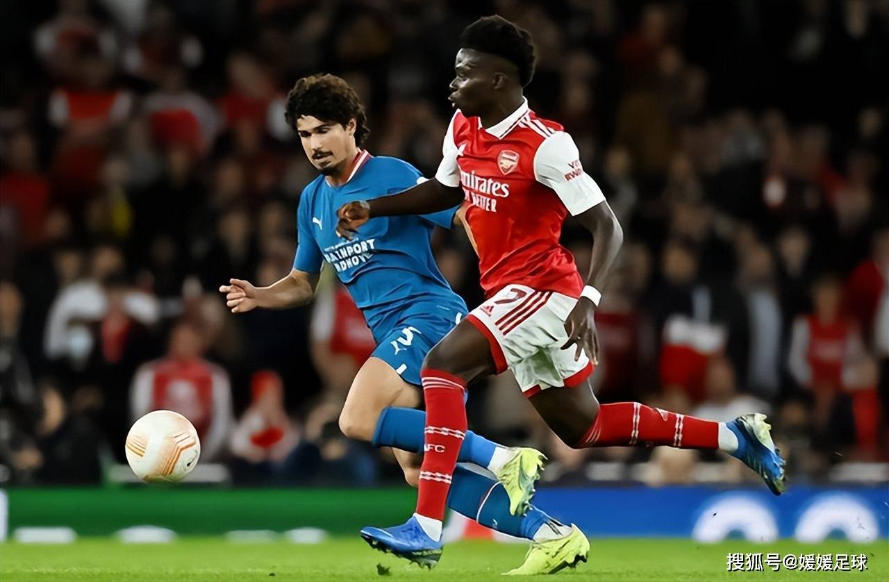 雷恩足球俱乐部球员临门一脚打进制胜球