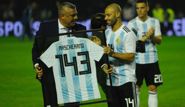 国家队凭借超强攻势，压倒对手取胜