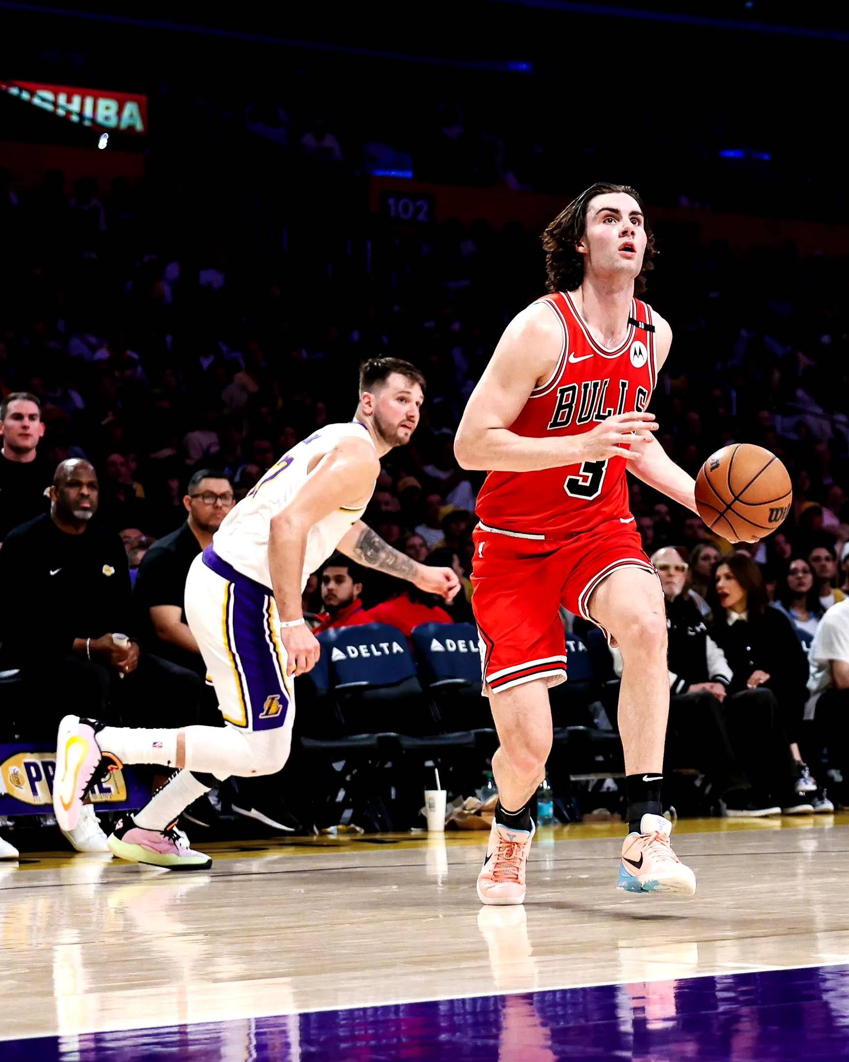 公牛强势雷霆，浓眉惊艳世界的简单介绍